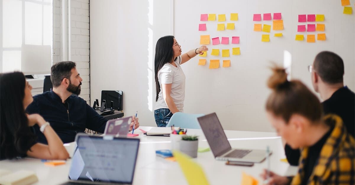 Tung sản phẩm mới, Marketer cần làm việc với ai?