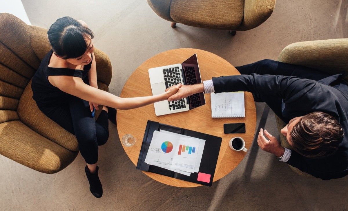 Hành trình khách hàng – từ giai đoạn tiếp cận ban đầu đến khi trở thành khách hàng trung thành – cũng là cơ sở quan trọng trong thiết kế hệ thống KPI.