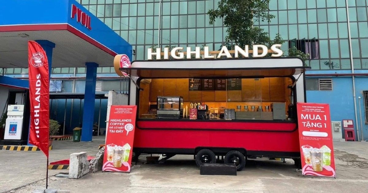 Cabin mini của Highlands Coffee đặt tại cây xăng.