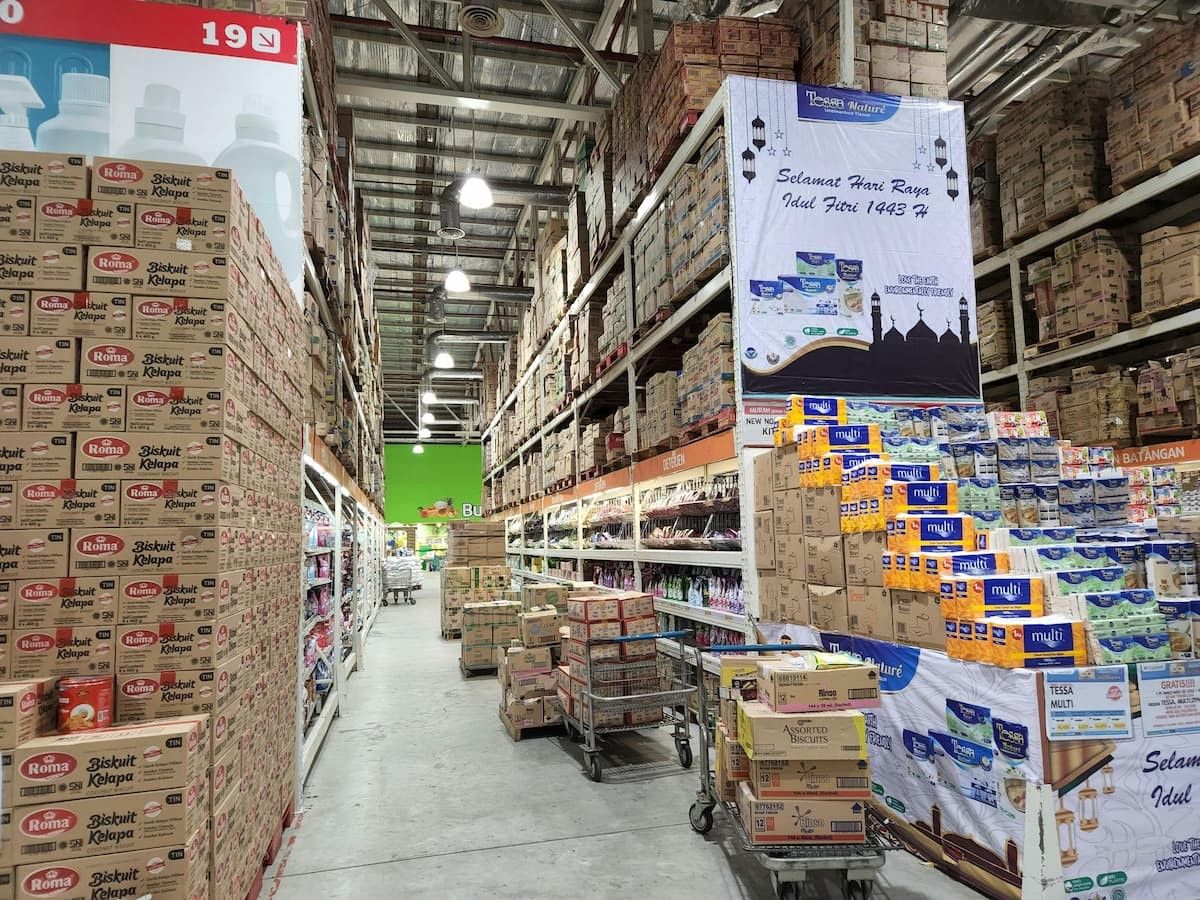 Chỉ tiêu doanh số thường được thiết lập trước tiên ở cấp khu vực, phân bổ xuống từng quốc gia dựa trên tốc độ tăng trưởng ngành hàng, quy mô thị trường...